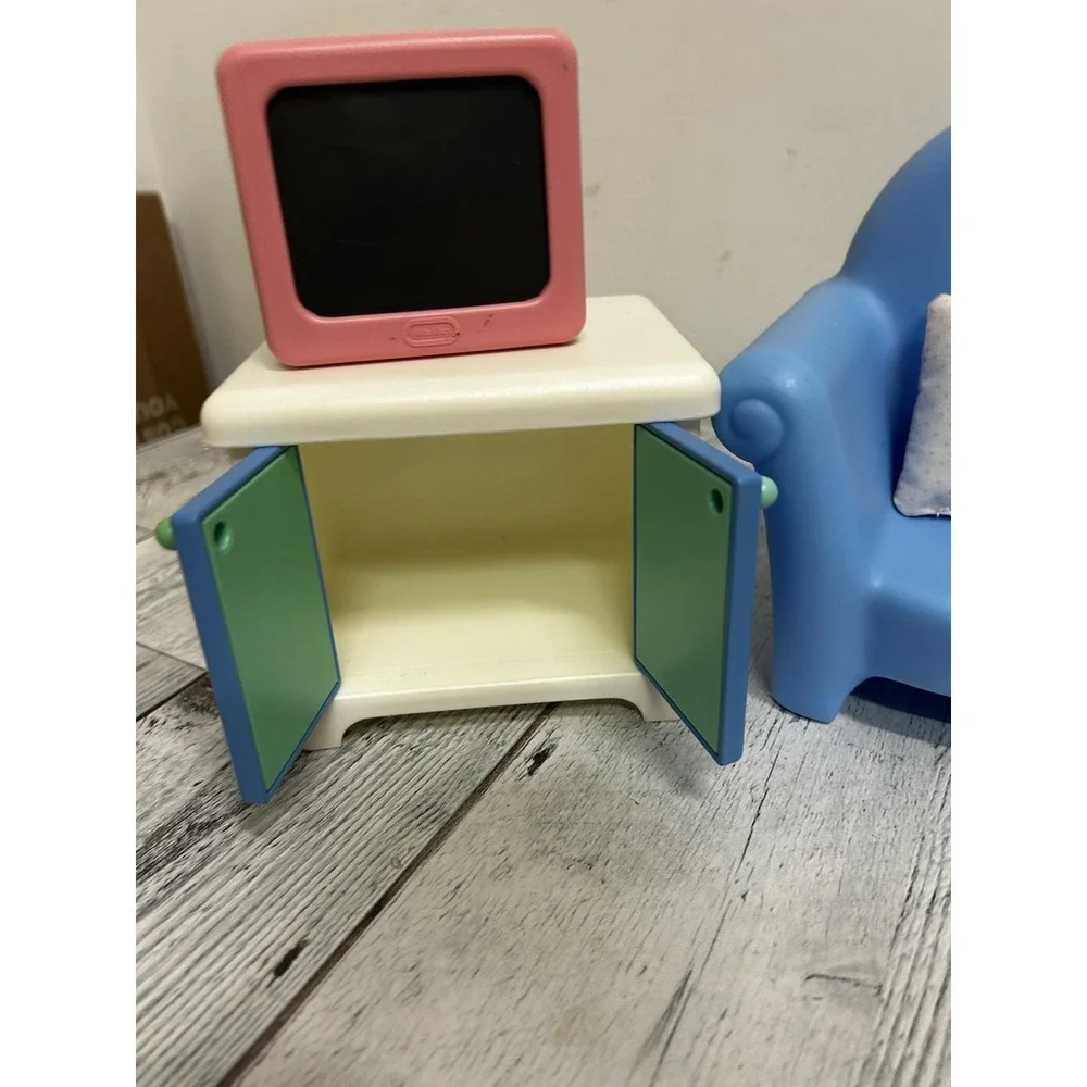 Vintage Little Tikes My Size Barbie Doll House Living Room Chair Tv Stand Pillow